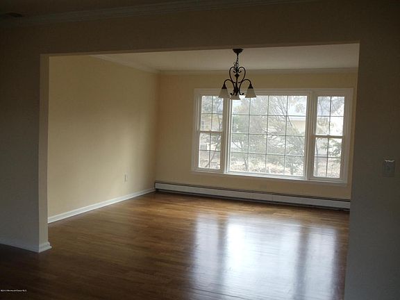 4th image of 250 Chelsea Ave
