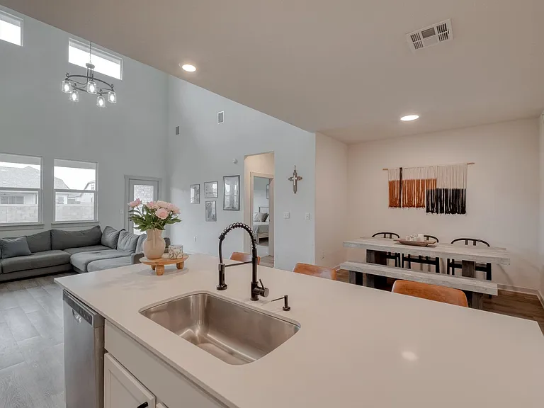 14005 McArthur Dr — Photo 8