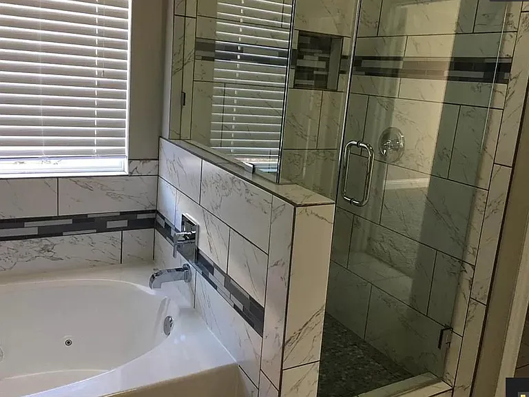 1728 Chapman Dr — Photo 5
