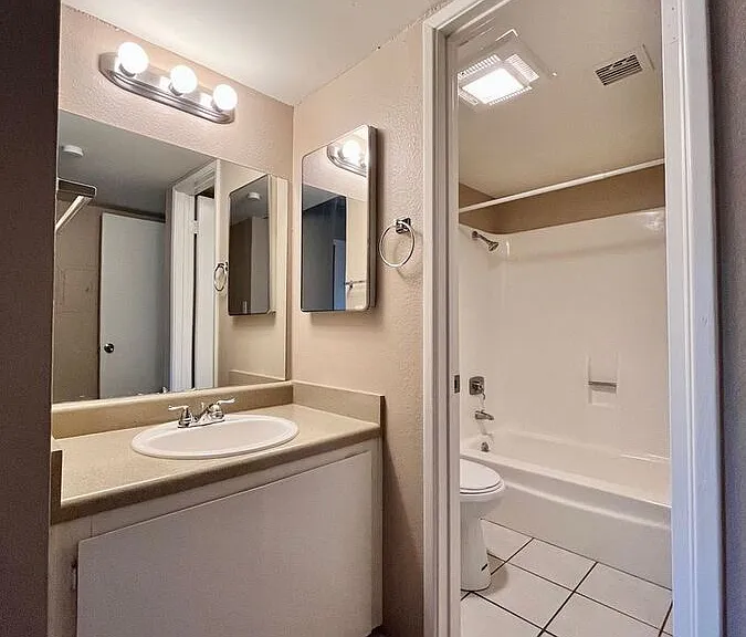 1701 W Tuckey Ln #225 — Photo 7