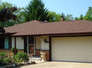 23991 Euclid Chagrin Pkwy, Richmond Heights, OH