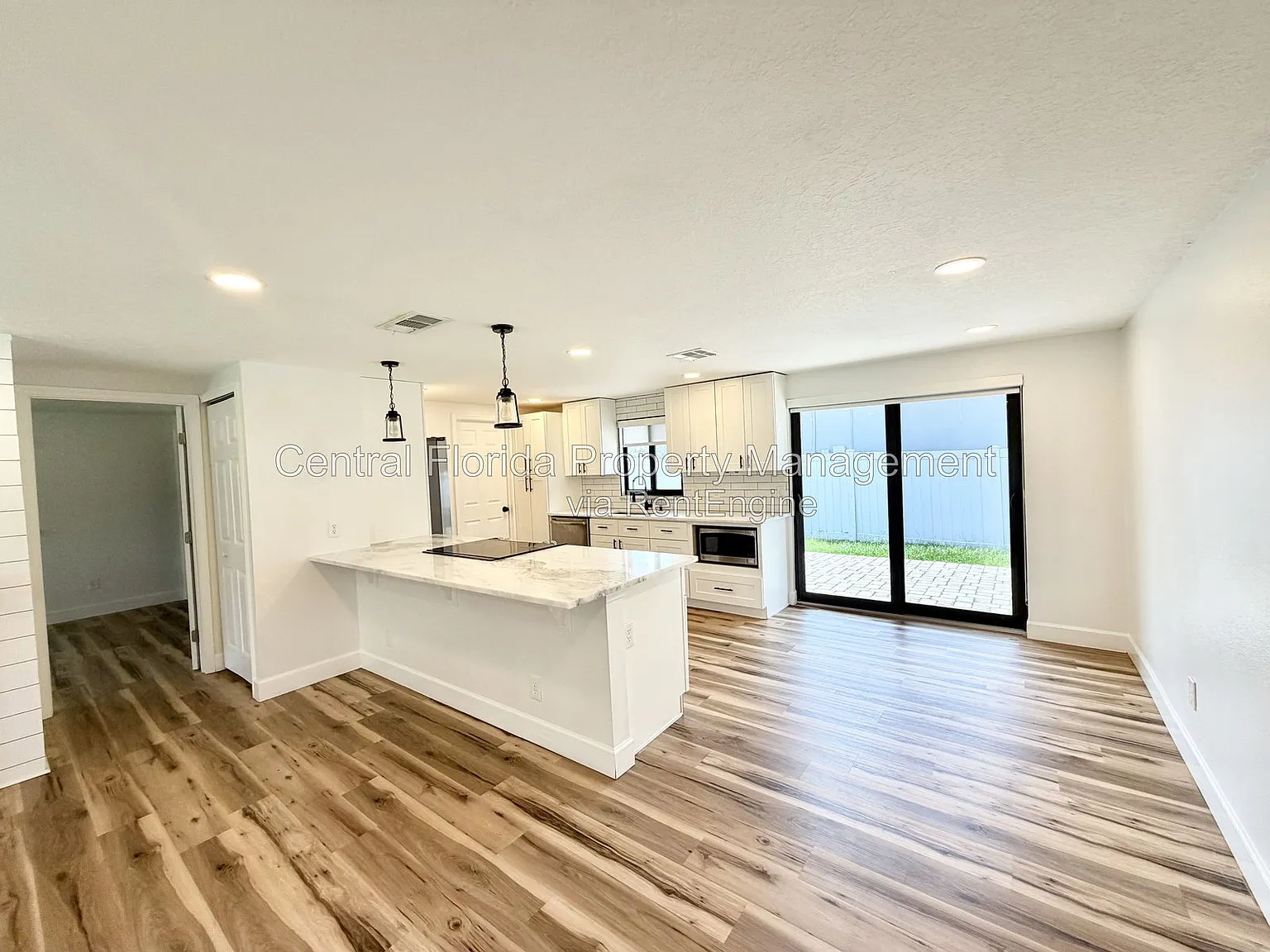 3 bed, 2.0 bath, 1055 sqft, $2,499 — Photo 4