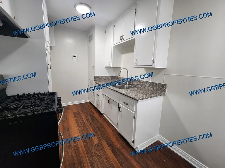 1050 E Harding St — Photo 2