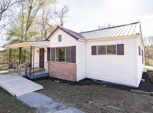 13 Circle Dr, Rossville, GA 30741