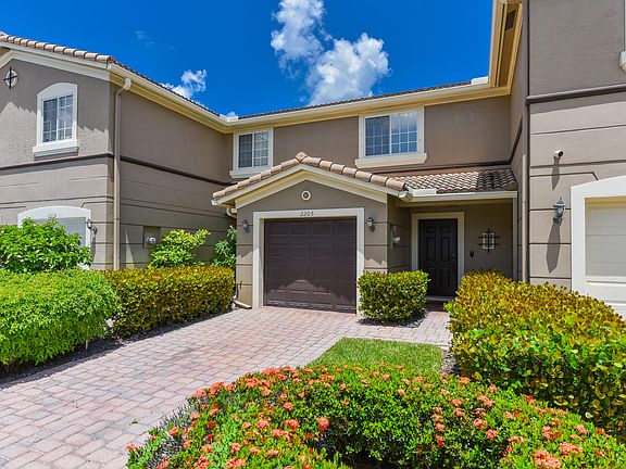 3rd image of 2205 SW Marshfield Ct #2205