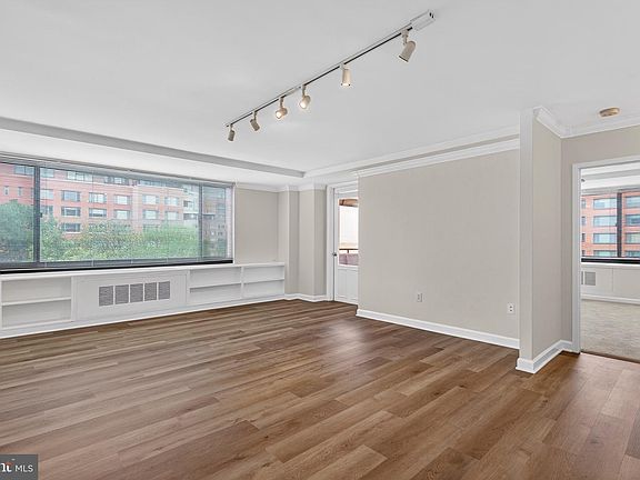 2nd image of 1011 Arlington Blvd APT 707