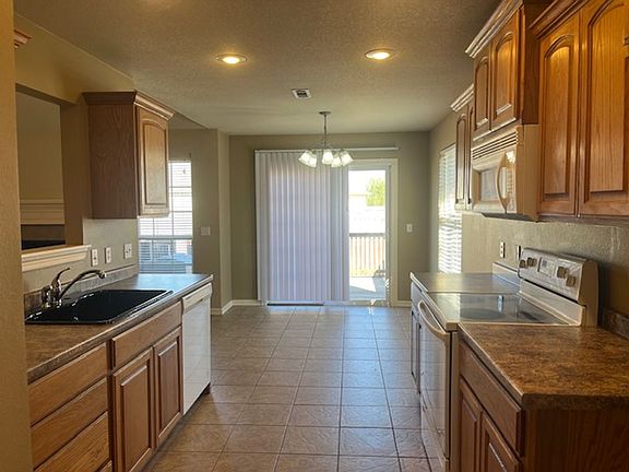 4th image of 1230 Shiraz Dr
