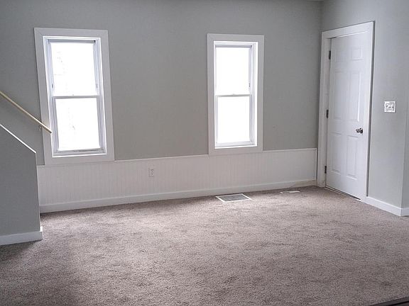5th image of 950 Fremont Ave NW