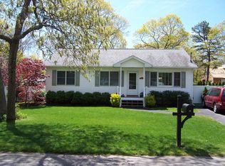 13 Atlantic Ave, Hampton Bays, NY 11946