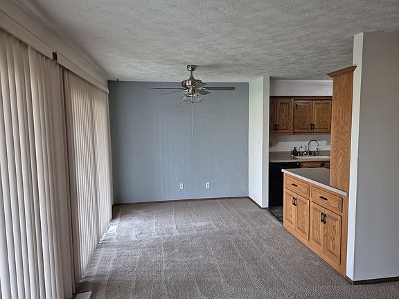 4th image of 43 Crystal Ct #B-1
