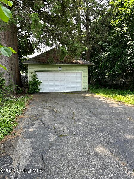 2nd image of 136 2nd Avenue