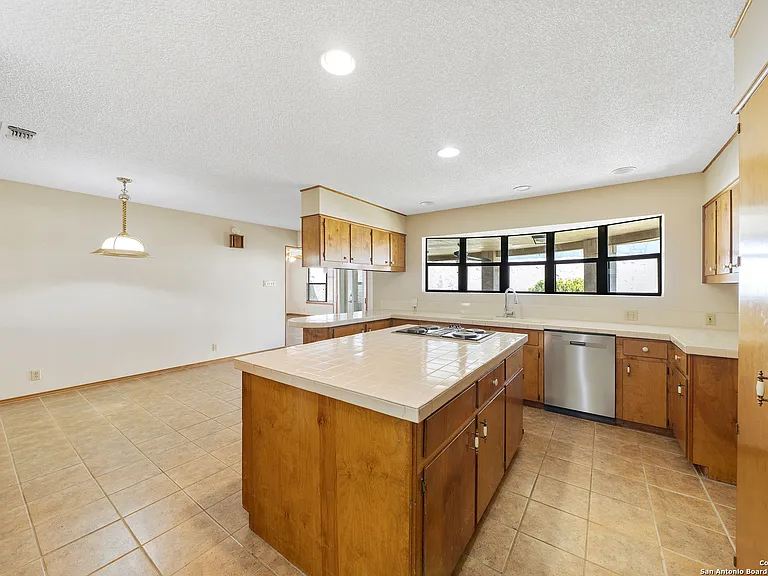 1504 Circle Oak Dr — Photo 26