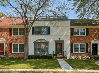 5959 Queenston St, Springfield, VA 22152