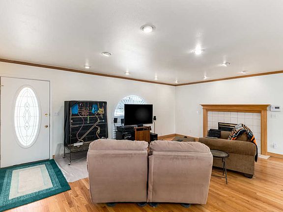 4th image of 778 E Grenoble Dr