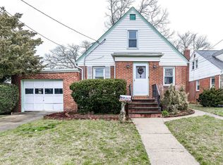 22 Hillside Ave, Lynbrook, NY 11563