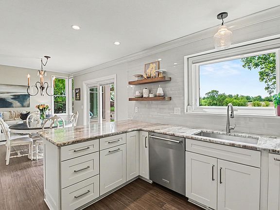 5th image of 451 Castlebury Dr