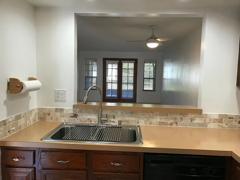 2032 N Carpenter Rd — Photo 2