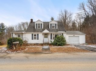 17 Charlton St, Leicester, MA 01524