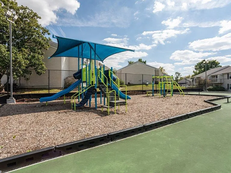 Sheffield Heights Apartment Homes — Photo 17