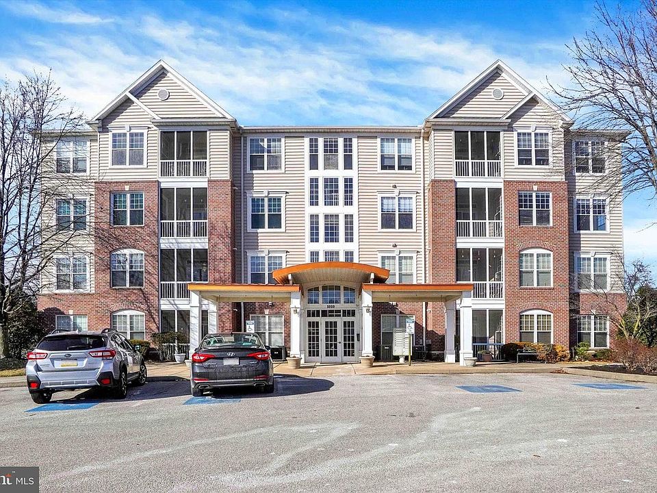 1st image of 1010 Crest Way APT 304