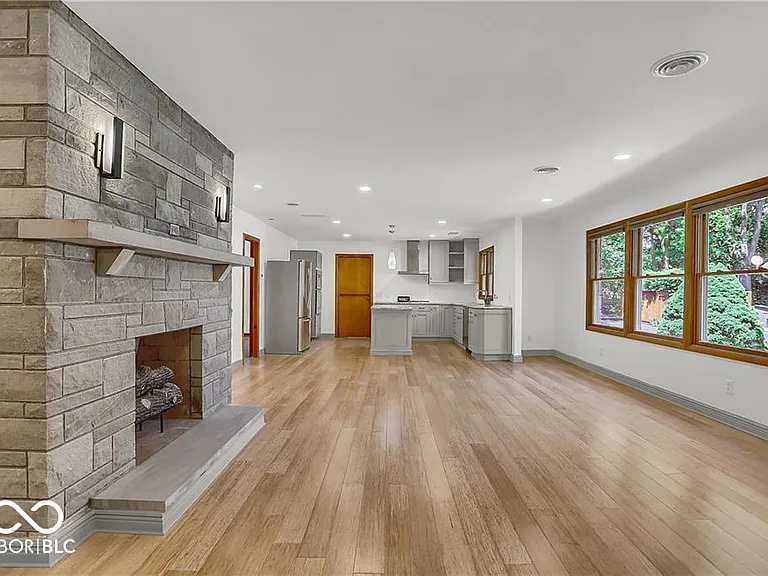 760 W Pine St — Photo 8