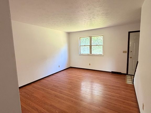 2nd image of 900 5th St #3