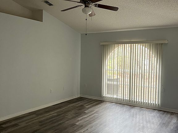5th image of 1583 W Cary Dr