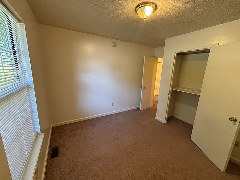 392 Pasadena Dr — Photo 7