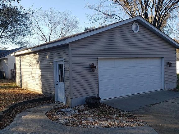 5th image of 102 Boyer Ave