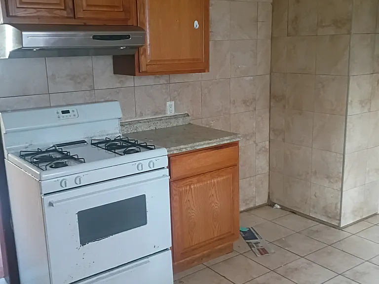 116 Westminster Ave — Photo 9