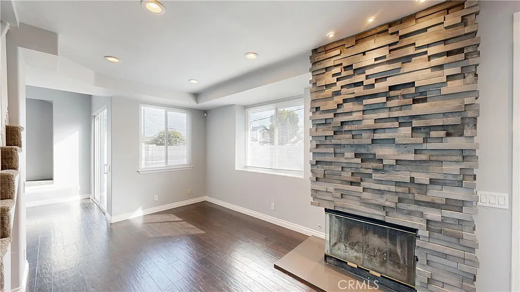 3 bed, 3.5 bath, 2085 sqft, $7,500 — Photo 3