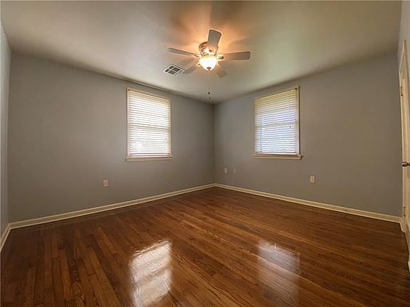 3rd image of 722 Cedar Ave