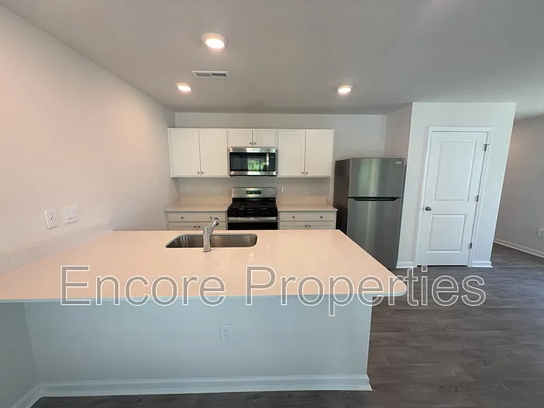 50 Sweet Meadow Rd — Photo 4