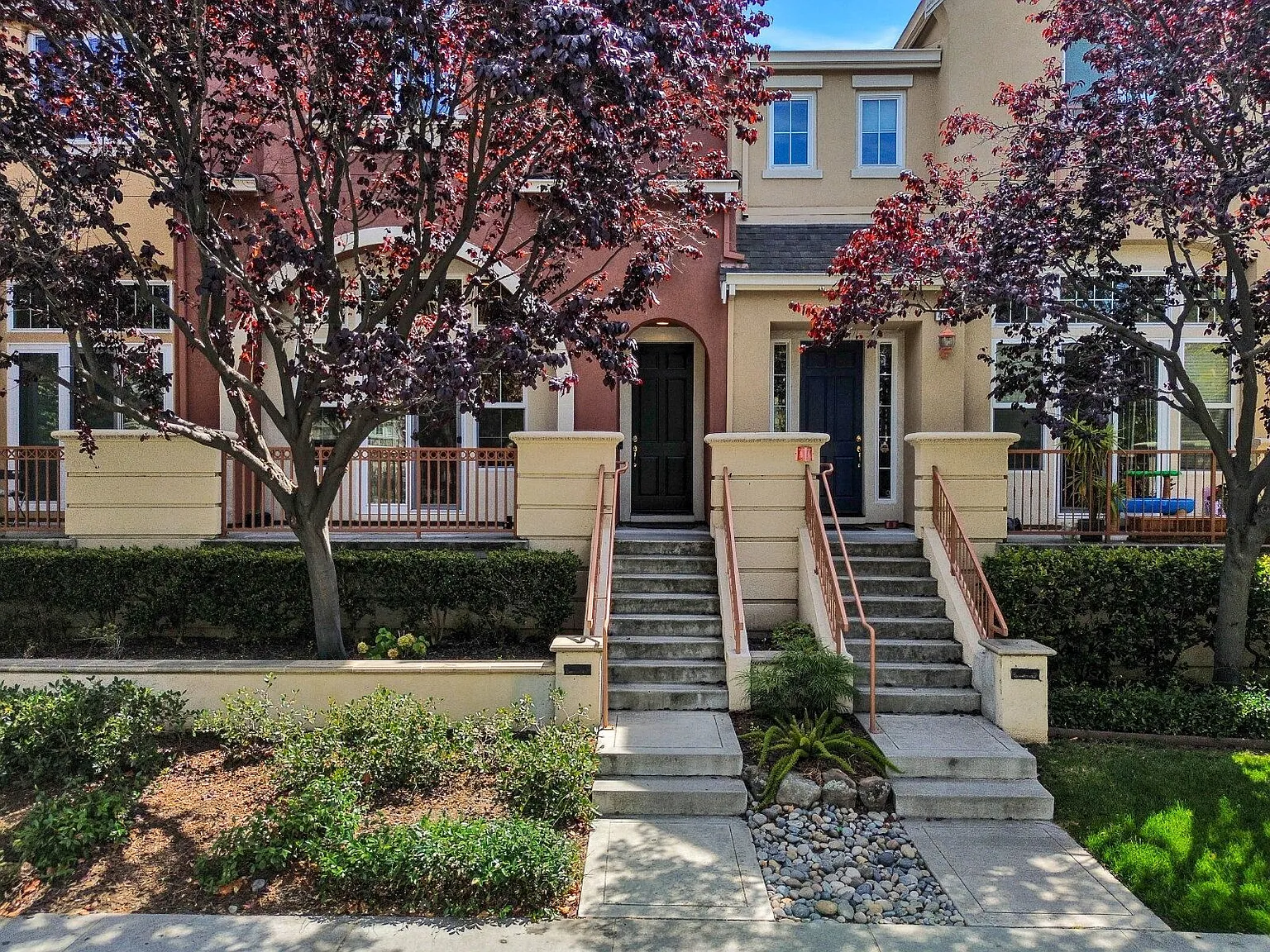3 bed, 2.5 bath, 1716 sqft, $5,200 — Photo 4