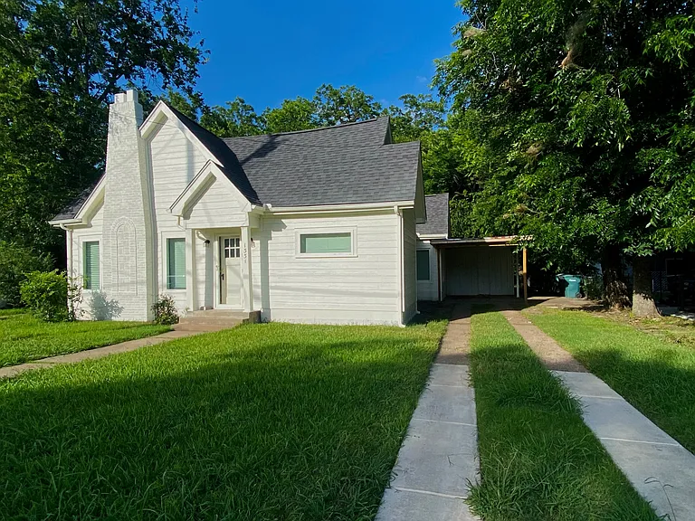 1331 S Travis St — Photo 1
