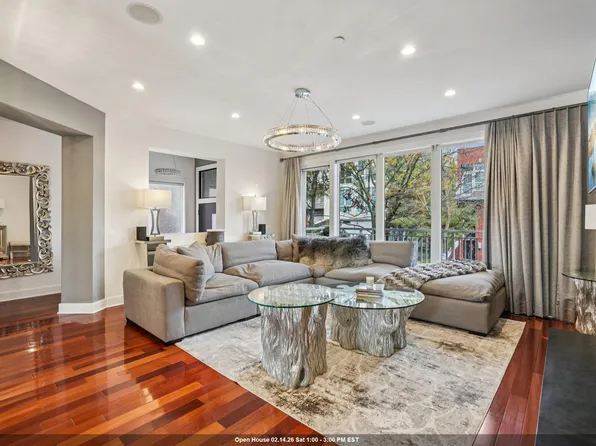 25 Vela Way image 1 of 42