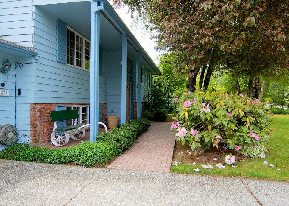 1st image of 1210 170th Ave NE