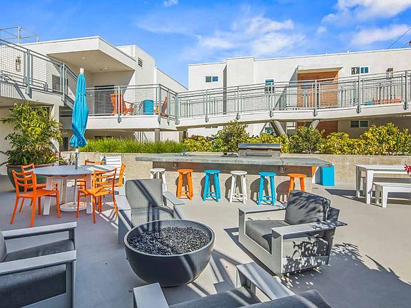 4th image of 3909 Voltaire St #209