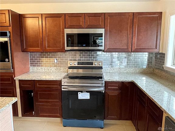 5th image of 1430 Earlham Dr