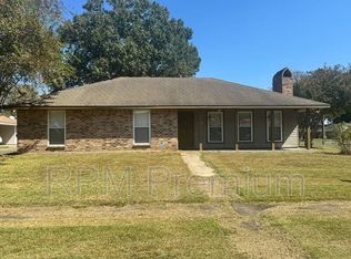 2175 Deerwood Dr, Baton Rouge, LA 70816