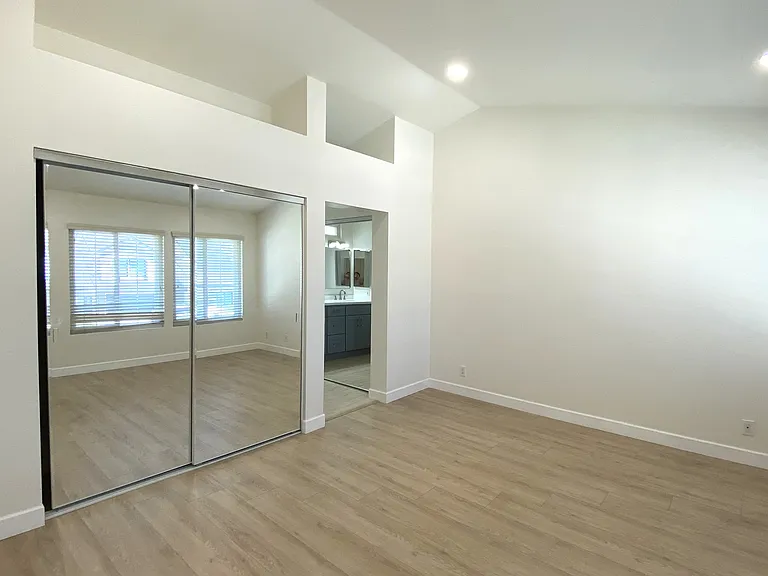 26162 Roscommon Ct — Photo 8