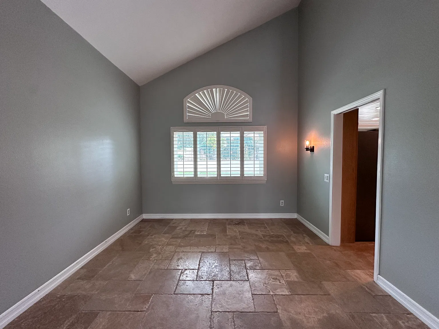 4 bed, 2216 sqft, $3,650 — Photo 4