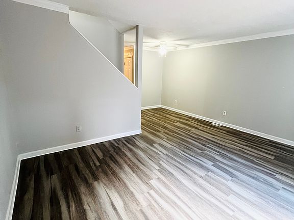 2nd image of 617 Idlewood Ln APT B