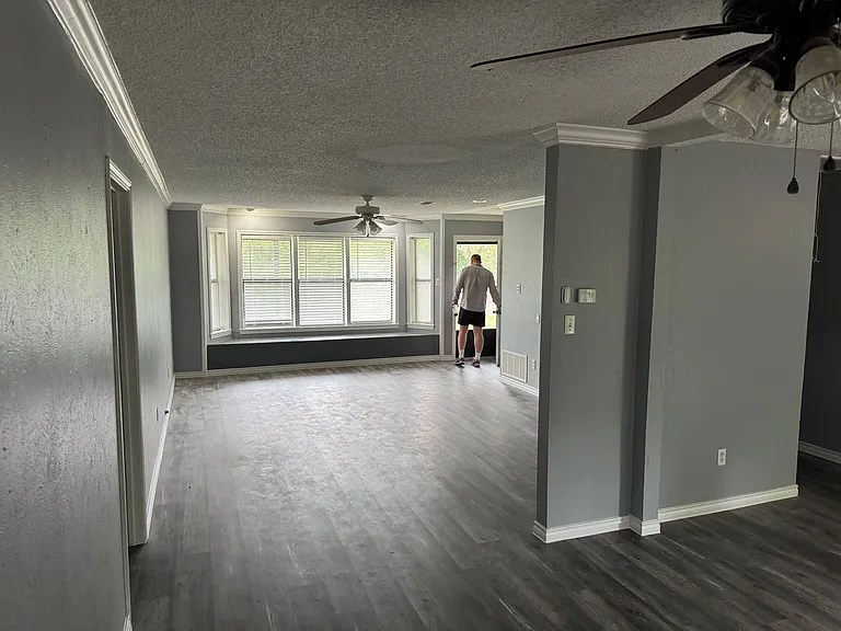 702 E Interurban St — Photo 5