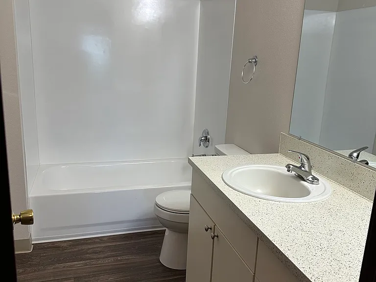 Hidden Lake Apartments — Photo 15