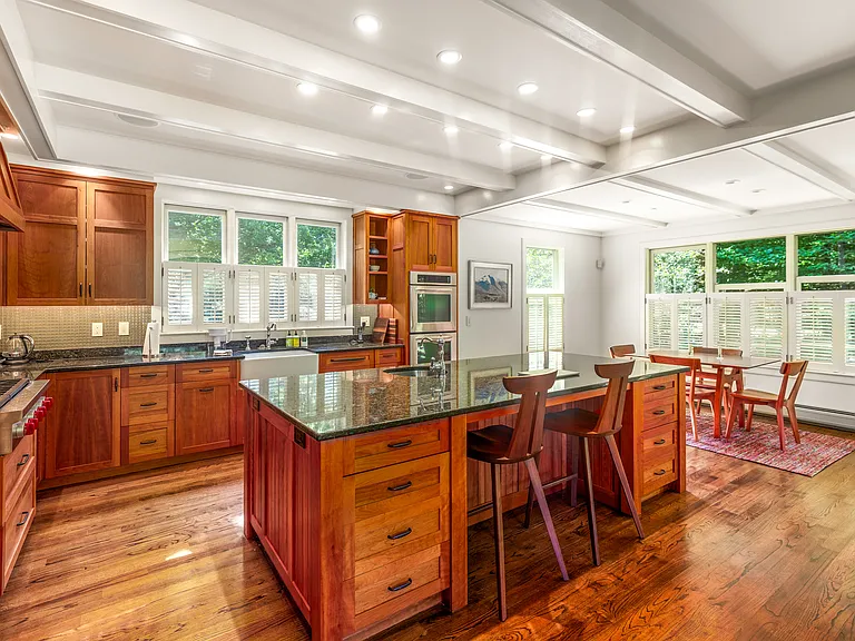 271 Thomas Pasture Rd — Photo 8