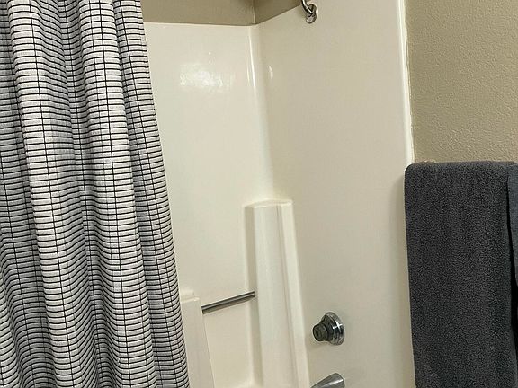 4th image of 10807 W NORTHERN Avenue #107