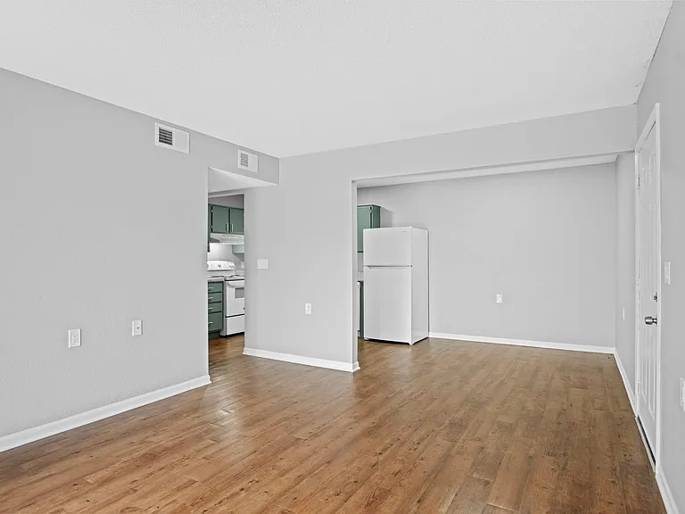 Callaway Villa Apartments — Photo 23
