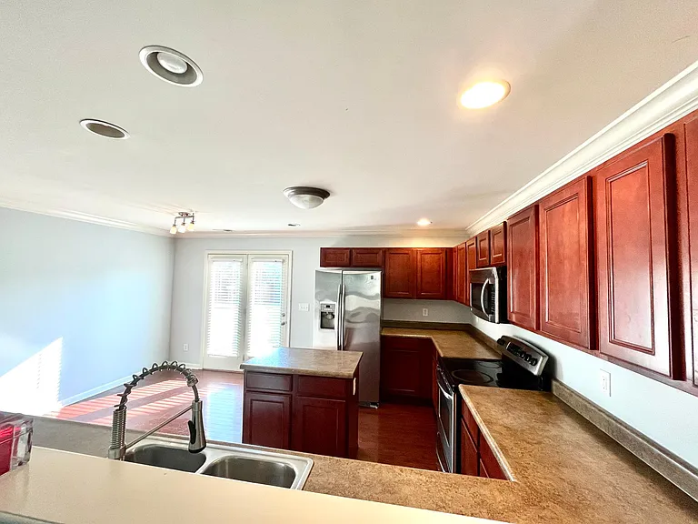 996 Applecross Dr — Photo 4