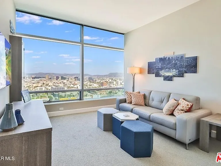 900 W Olympic Blvd #34D — Photo 21
